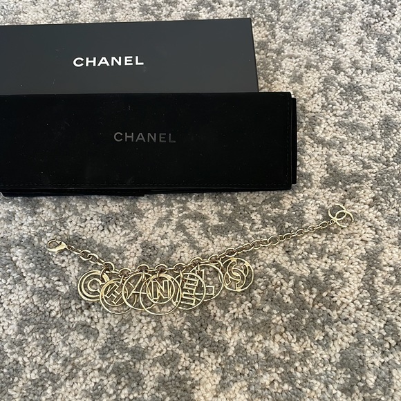 CHANEL charm bracelet - Picture 5 of 8